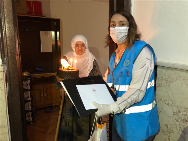 100 yaş ve üstü kadınlara  Anneler Günü sürprizi