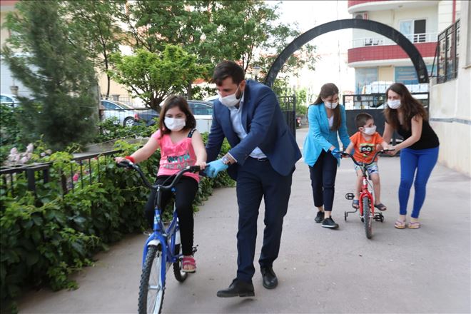 Şehit ve gazi çocuklarının bayram hediyesi Vali Yaman´dan