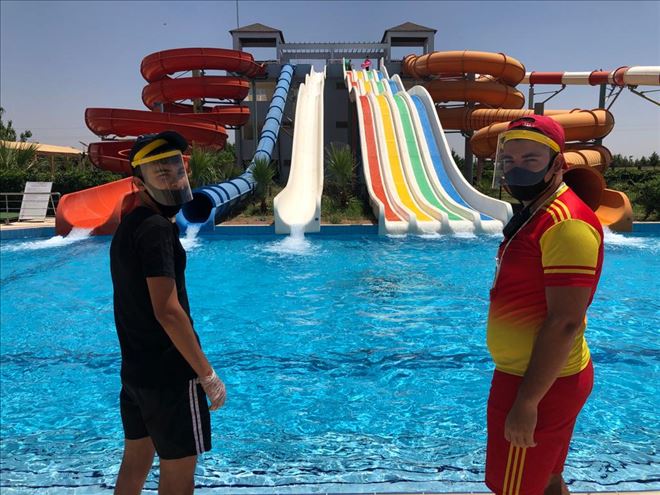 Korona virüs tedbirleri altında havuz keyfi