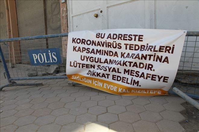 Kızıltepe´de karantinaya alınan adreslerde pankartlı önlem
