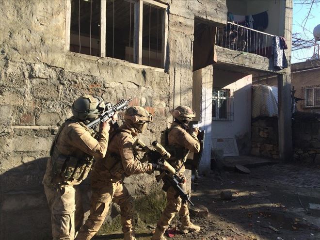 Jandarma işbirlikçilere göz açtırmıyor
