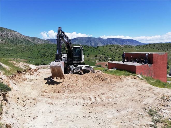Kırsal mahallelerde yeni yol açma çalışmaları devam ediyor