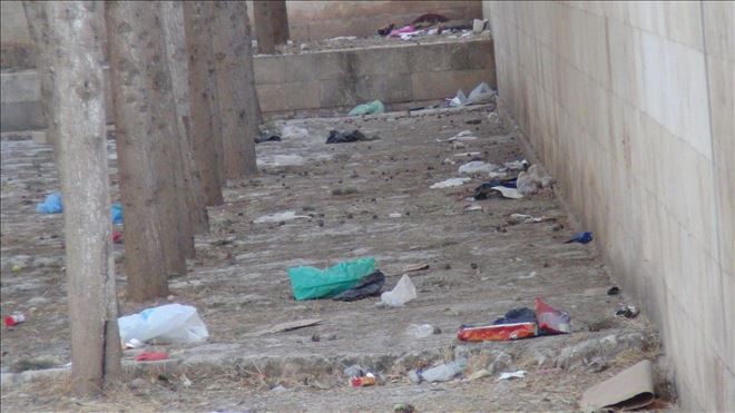 Kızıltepe tarihi Ulu Cami´nin bahçesi çöplüğe döndü