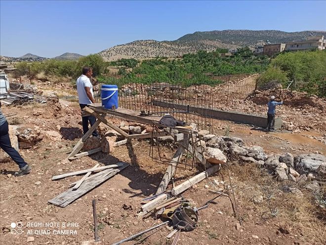 Dargeçit´te mahalleyi ikiye ayıran dereye köprü yapılıyor