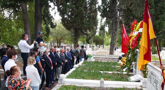 Metin Oktay kabri başında anıldı