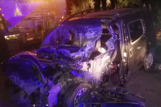 Sulama yapan tankere çarpan aracın sürücüsü hayatını kaybetti