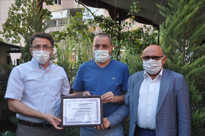 Esnaf Odasından Hikmet Ustaya teşekkür belgesi