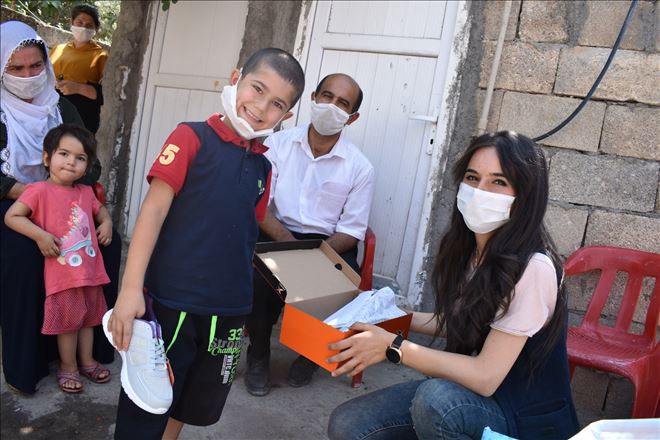 Evi Yanan Aileye Belediyeden Yardım