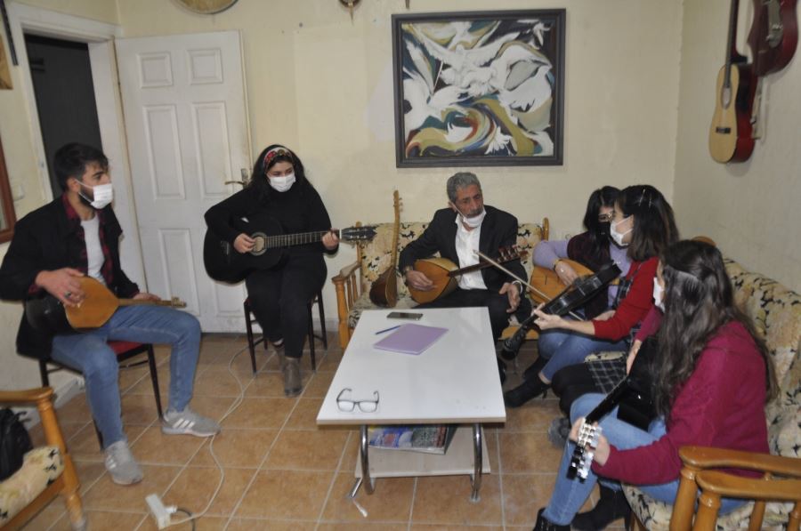Mardin’de korona günlerinde müziğe yöneldiler
