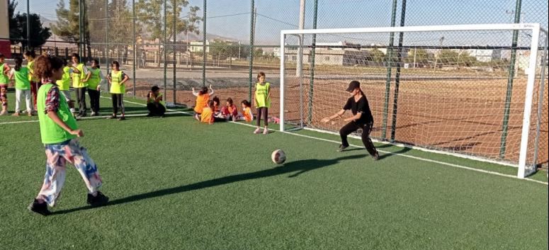 Kızıltepe Belediyesinin çocuklar için açtığı futbol kurslarına yoğun talep