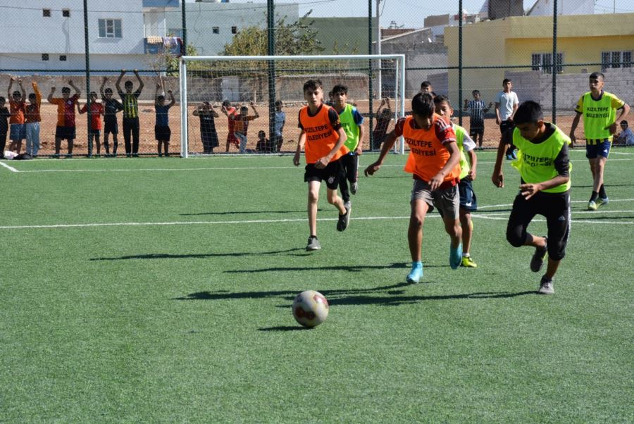 Çocuklar arası futbol maçı yapıldı