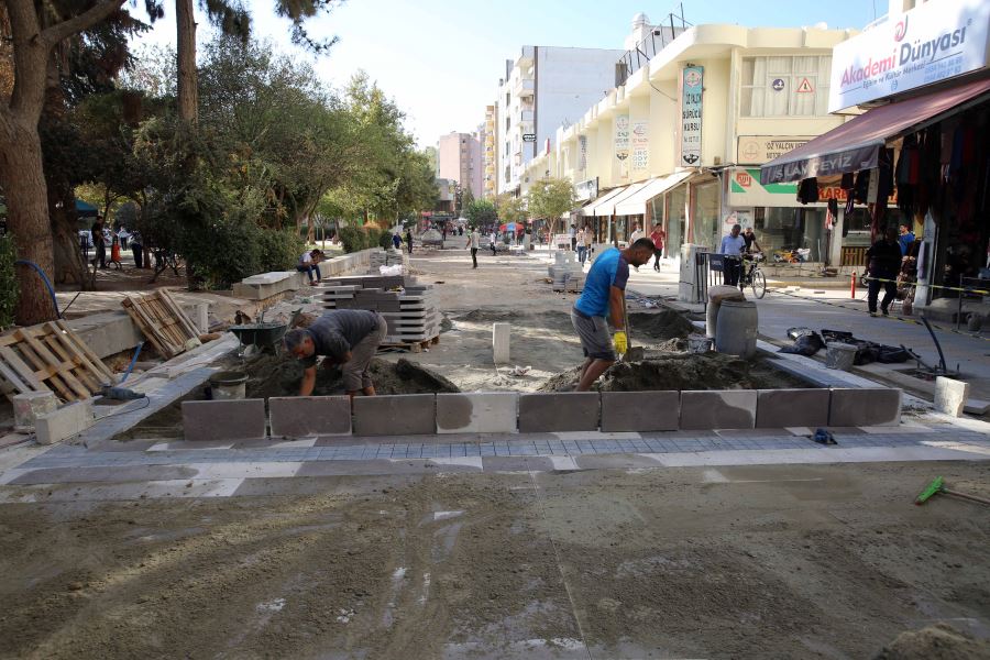 Kızıltepe Cumhuriyet Meydanında çalışmalar sürüyor