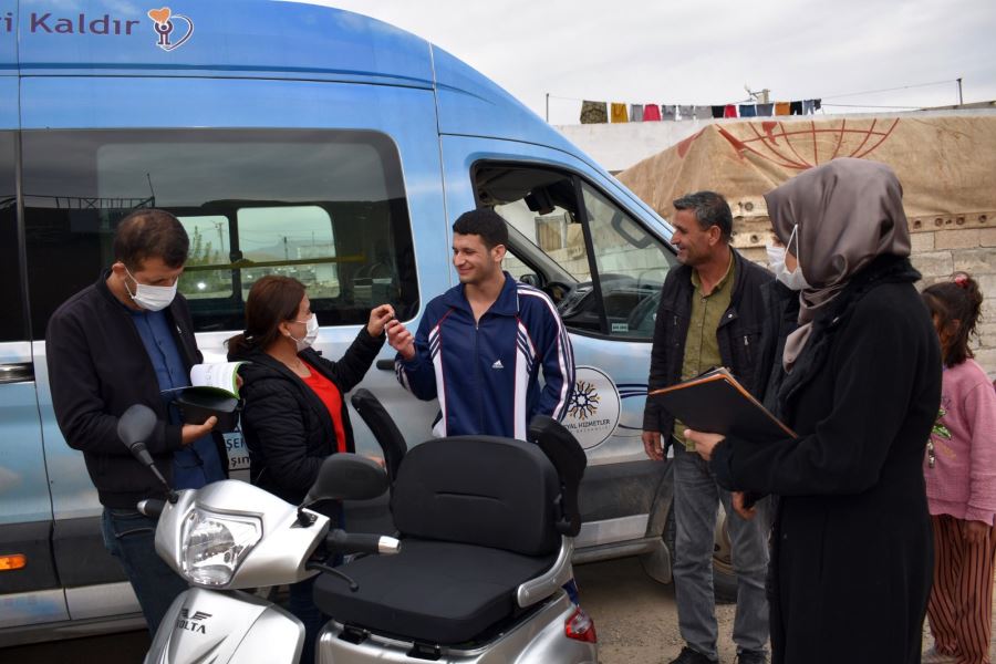 Yürüme Güçlüğü Yaşayan Feryat’a Üç Tekerlekli Motosiklet Hediye Edildi