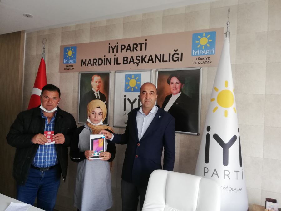 Akşener