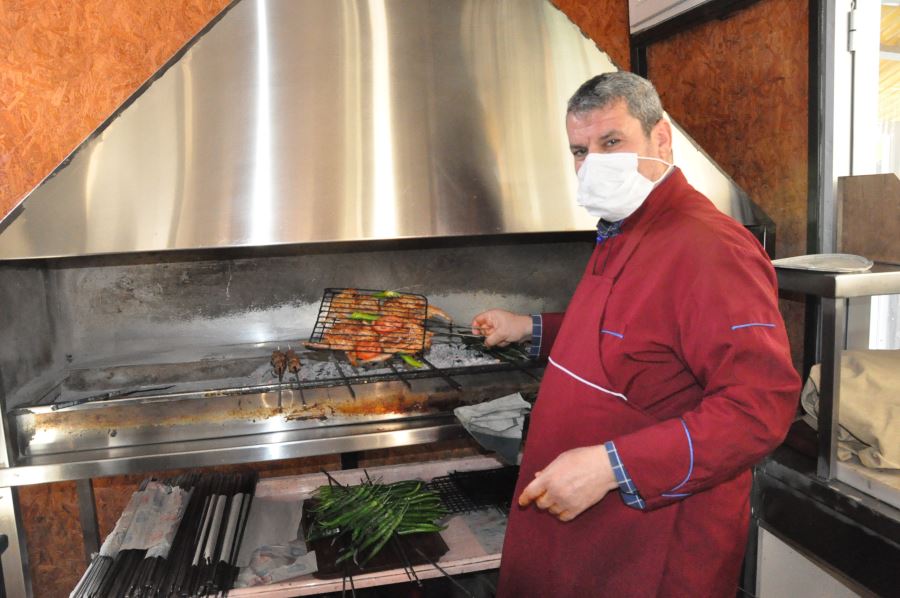 Hikmet ustanın bıldırcın ızgarasına yoğun ilgi