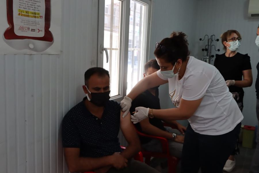 Kızıltepe Cumhuriyet Meydanında ”Aşı Merkezi“ oluşturuldu 