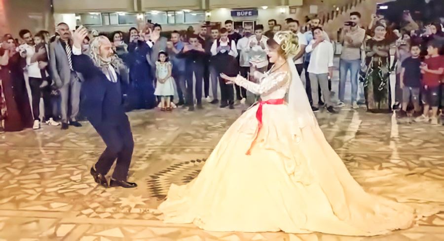 Kızıltepeli Karl Marx kızının düğününde reyhani oynadı yine milyonlarca izleme aldı