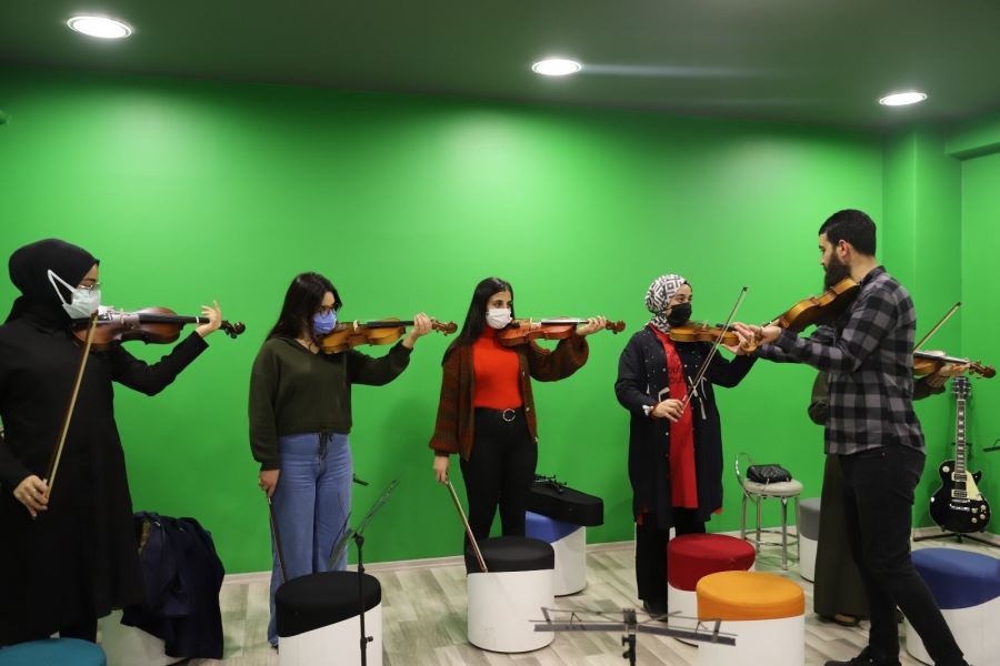 Gençlik Merkezi’nde müzik kursları başladı