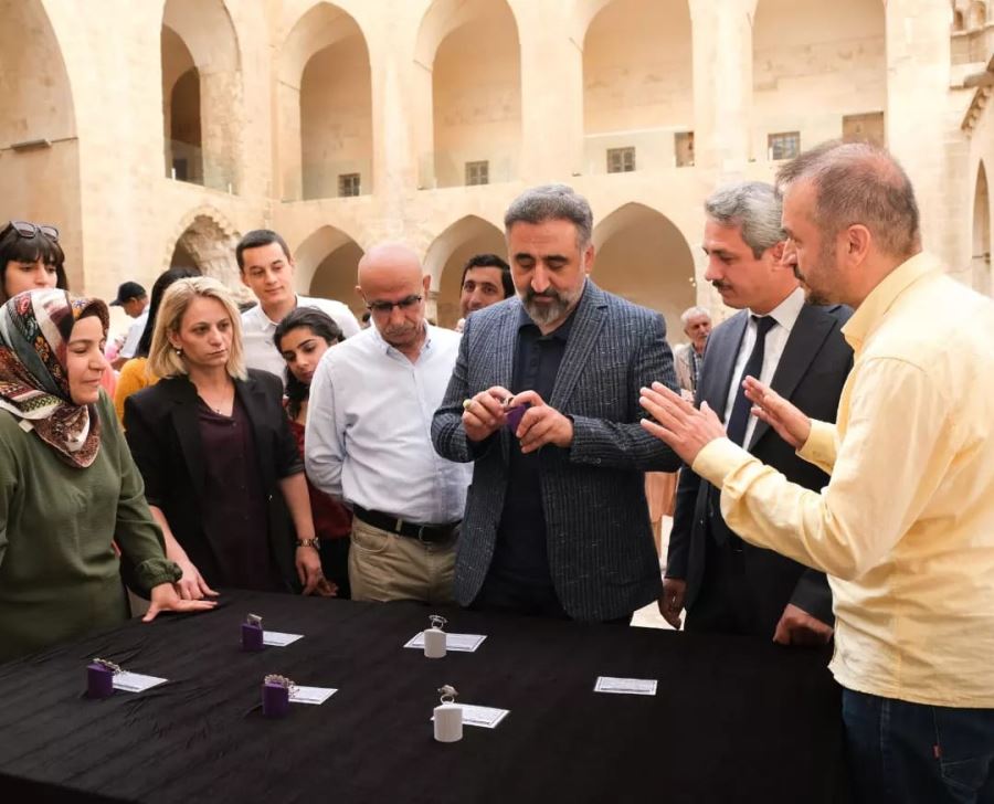 Kasımiye Medresesinde Telkari & Kilim Dokuma Takı Koleksiyonu Sergisi Açıldı