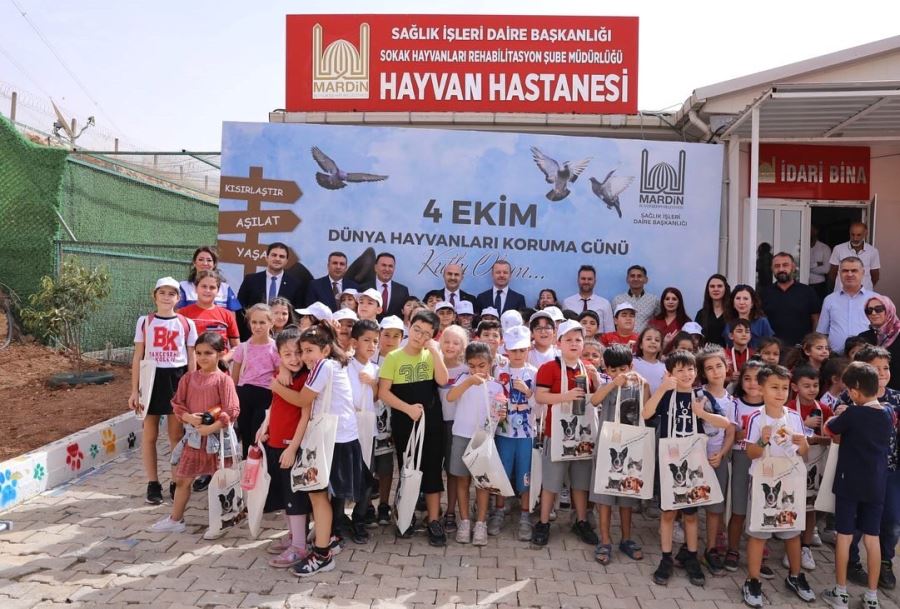 Vali Demirtaş, Öğrencilerle Birlikte Barınağı Ziyaret Etti