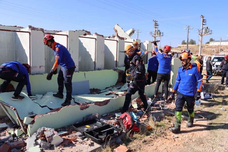 “Deprem Anı, Çök Kapan-Tutun Tatbikatı” Basın Açıklaması