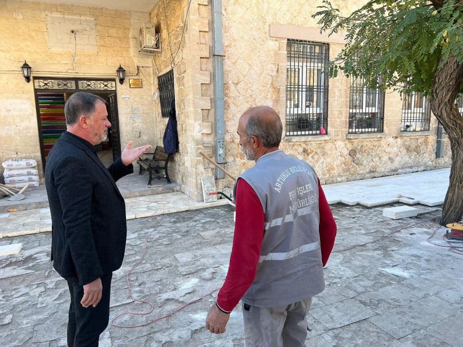 Artuklu Cumhuriyet İlkokulunda Taş Kaplama Yapıldı