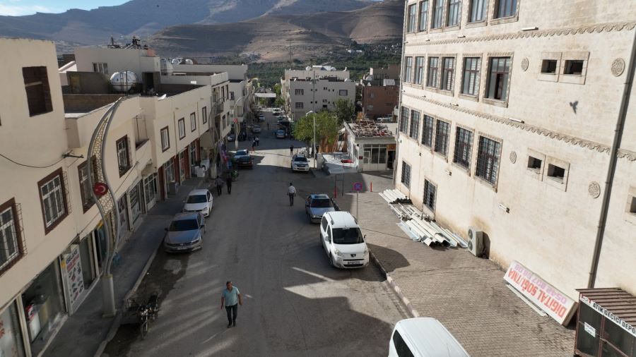 Derik’te sokak sağlıklaştırma çalışması sürüyor