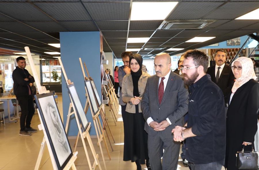 GençArt Resim Atölyesi Öğrencileri Yeteneklerini Sergiledi