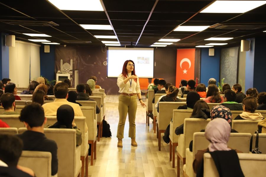 Diplomasi Akademisi 427 Öğrenci ile Eğitimlerine Devam Ediyor.