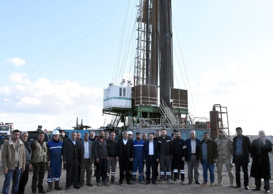 Kaymakam Kayabaşı Kocadağ – Özgüner 1 Sondaj Kulesini ziyaret etti