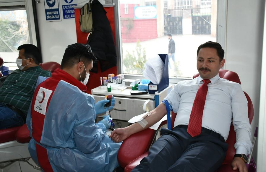 Kaymakam Kayabaşı kan bağışında bulundu