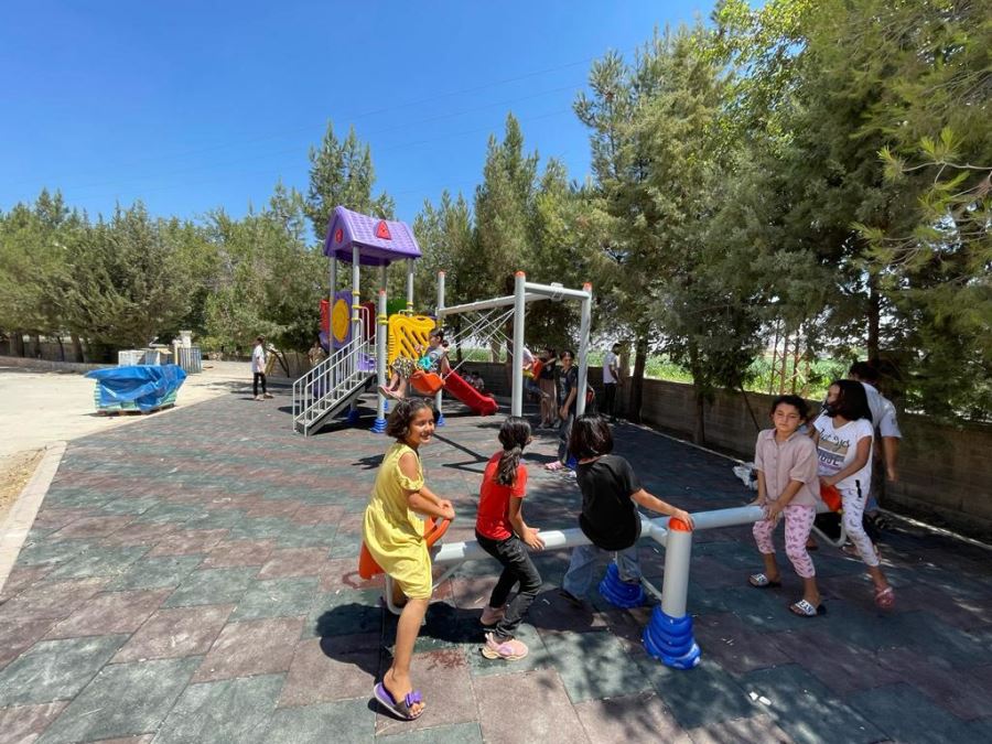 Kent Genelinde Çocuk Oyun Gruplarının Montajı Devam Ediyor