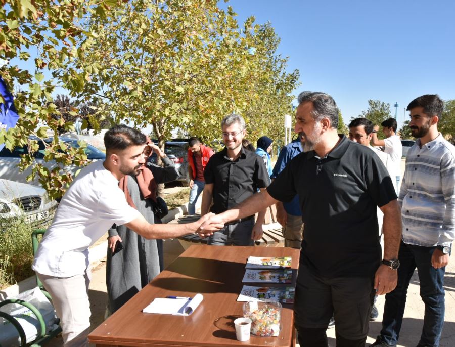 Davul Zurna Eşliğinde Halay Çeken Üniversite Öğrencileri Gönüllerince Eğlendi