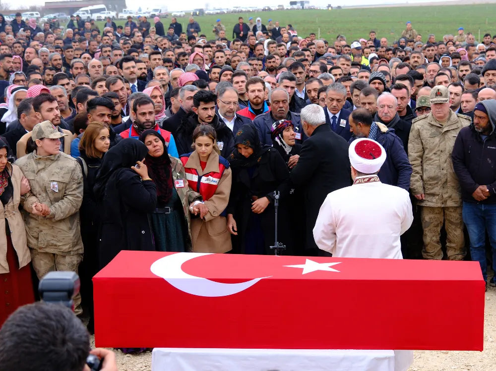 Kızıltepeli Şehit Piyade Sözleşmeli Er Cebrail Dündar Kürtçe ve Arapça ağıtlarla toprağa verildi
