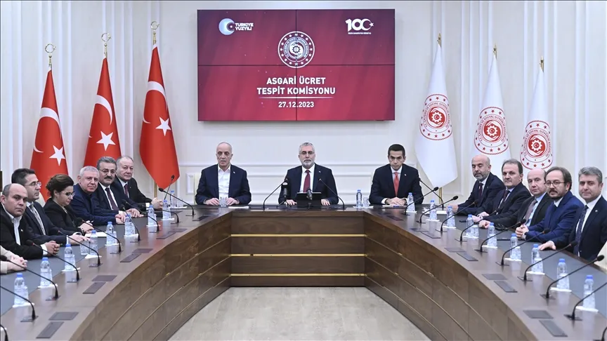 Asgari ücret 17 bin 2 lira oldu