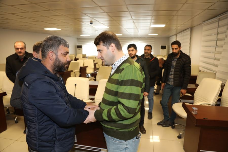 Depremzedeler için toplantı düzenledi