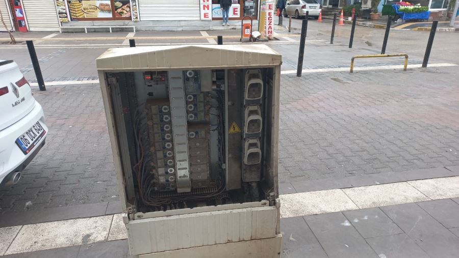 Kızıltepe’de açık elektrik panoları tehlike saçıyor