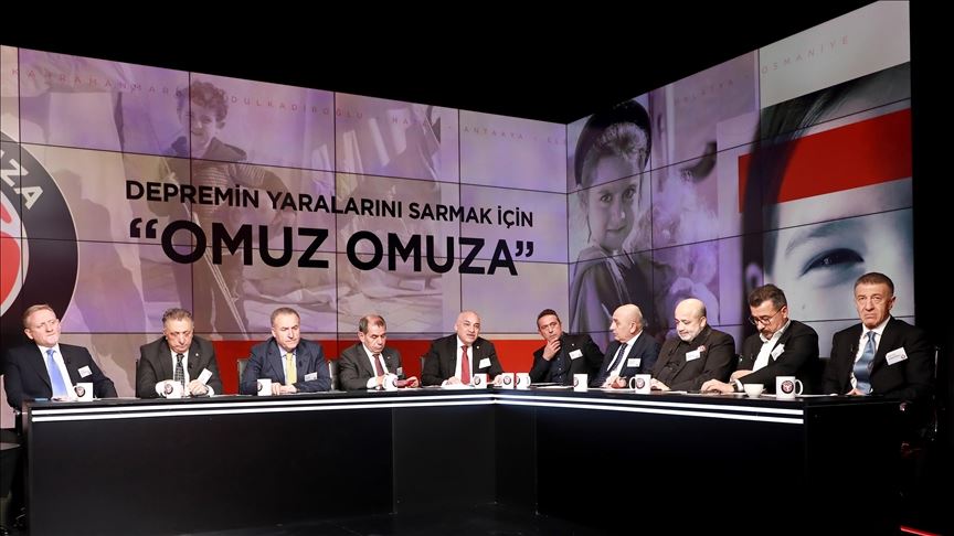 Futbol ailesinin depremzedeler için düzenlediği 
