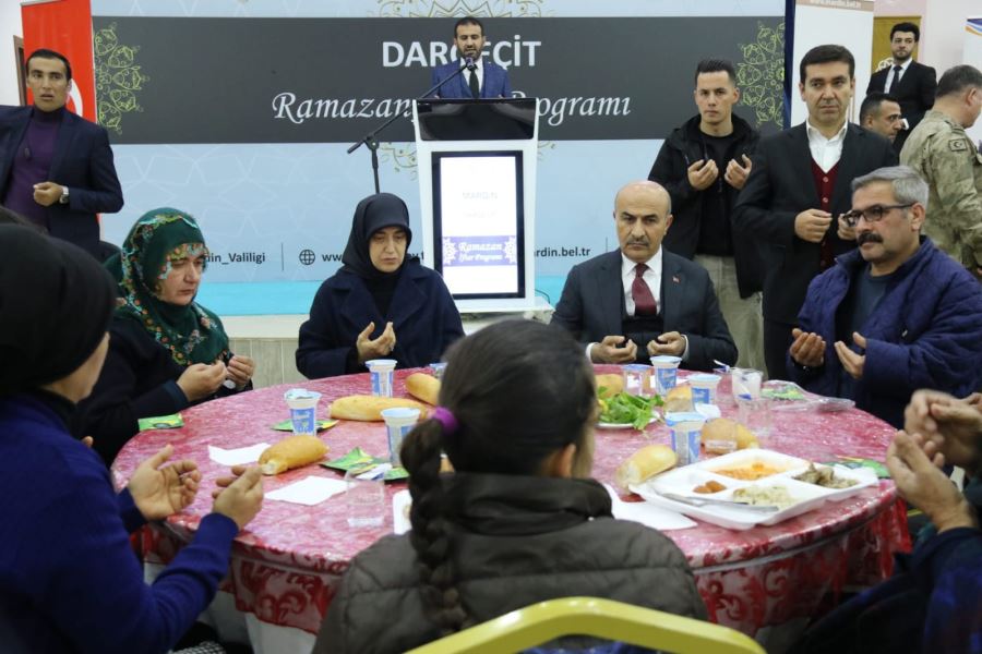 Vali Demirtaş, Dargeçit’te iftarda vatandaşlarla bir araya geldi