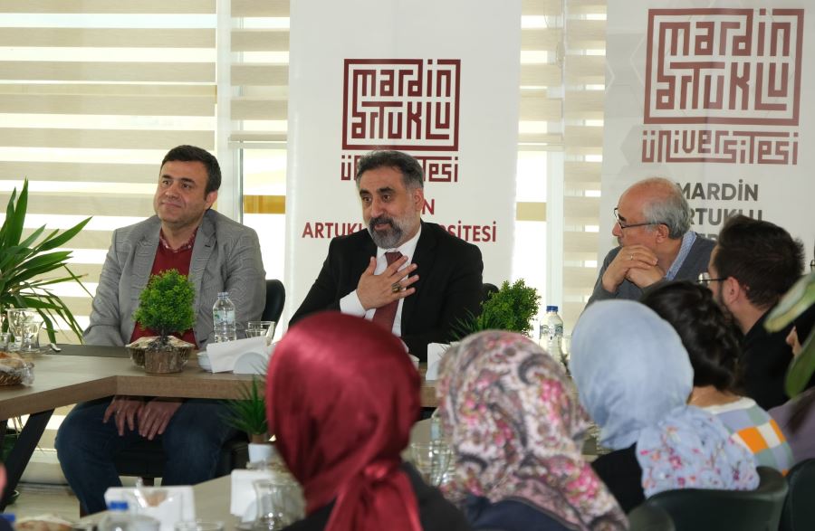 Rektör Özcoşar depremde görev alan öğrencilere teşekkür etti