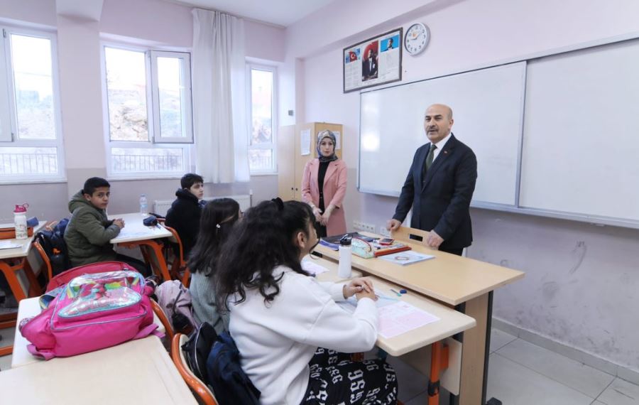 Vali Demirtaş, depremzede çocukların mutluluğuna ortak oldu