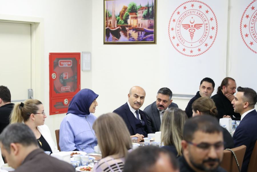 Vali Demirtaş Sağlık Çalışanları İle İftarda Buluştu