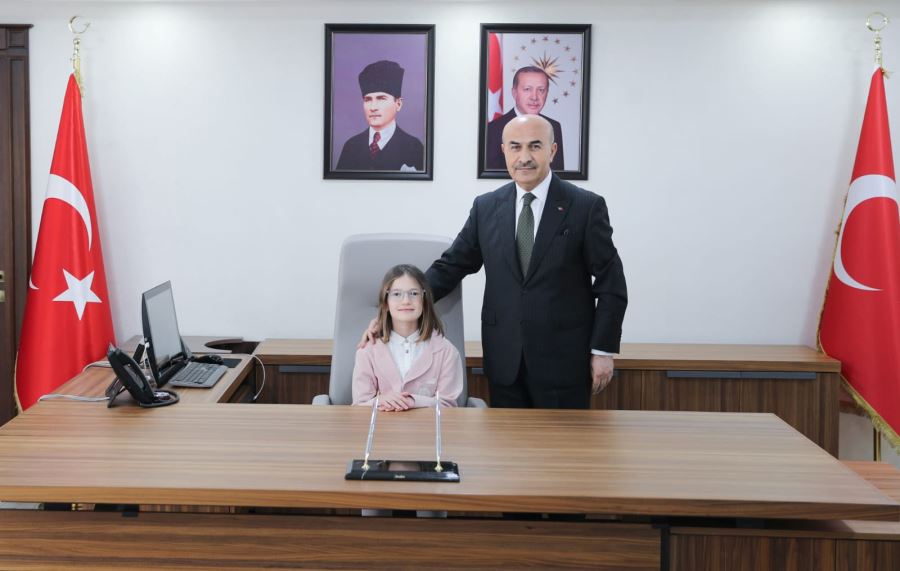 Vali Demirtaş, Koltuğunu Elif Malgöz’e Devretti