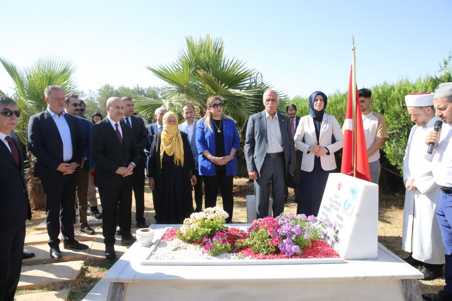Mardin Valisi Demirtaş, güvenlik güçleri ve şehit aileleriyle bayramlaştı