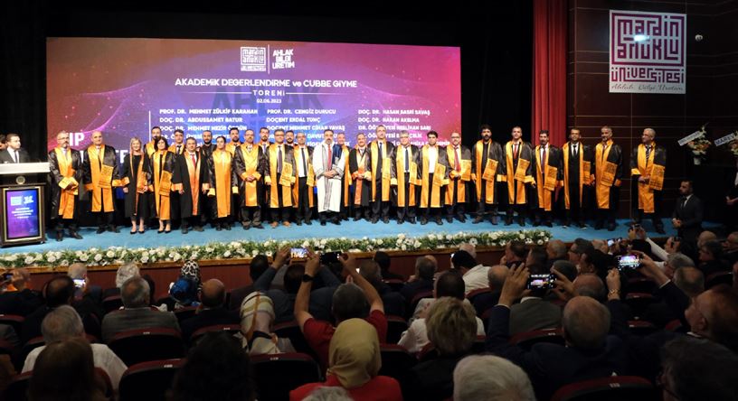 MAÜ’de Akademik Değerlendirme ve Cübbe Giyme Töreni Düzenledi