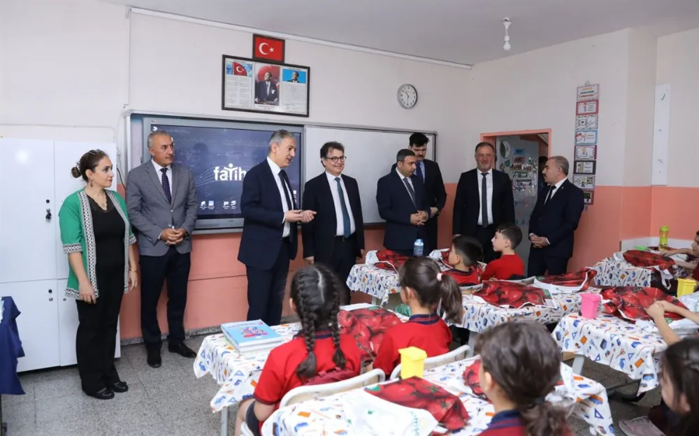 Vali Tuncay Akkoyun ‘‘İlköğretim Haftası’’ Kutlama Programına Katıldı