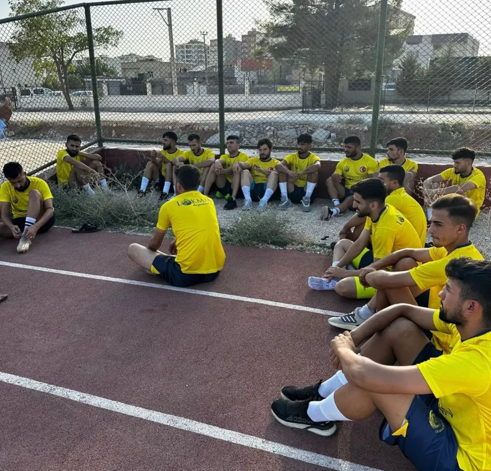 Faraç Çobanoğlu: Kızıltepe stadının yıkılan tribünü 3 yıldır enkaz    