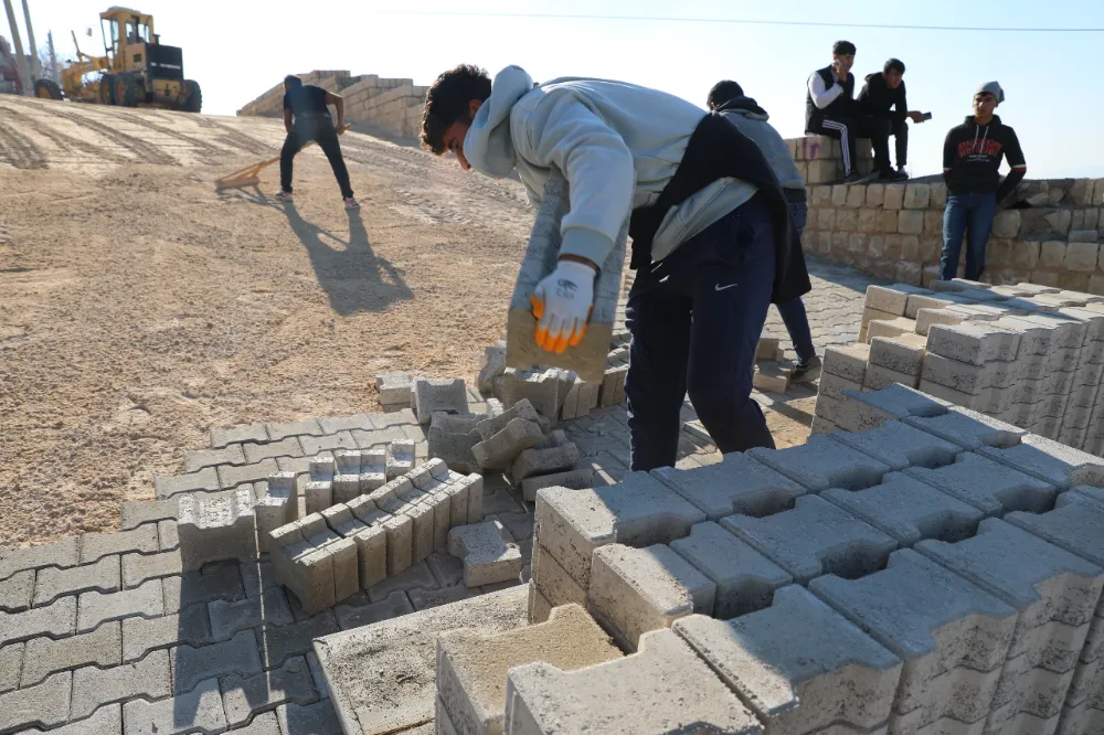 Stadyum Caddesinde Parke Çalışması Yapılıyor