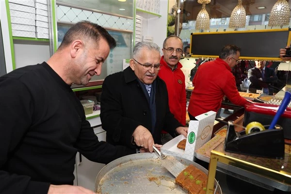 Başkan Büyükkılıç, esnaf ve vatandaşlarla bir araya geldi