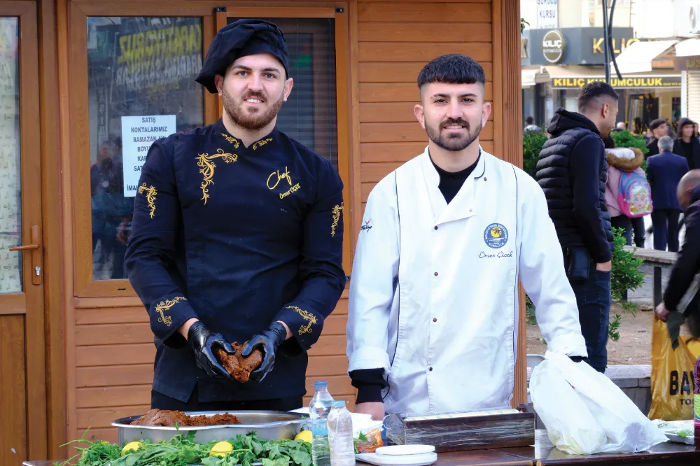 Kızıltepe’de iftar sofralarının vazgeçilmezi çiğ köfte
